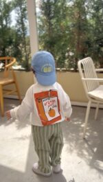 👕 Orange Juice baskılı sweatshirt + çizgili pantolon
