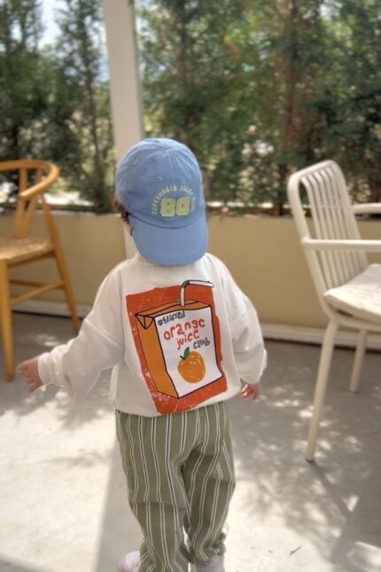 👕 Orange Juice baskılı sweatshirt + çizgili pantolon