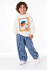 Şık baskılı sweatshirt + çizgili pantolon
