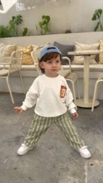 👕 Orange Juice baskılı sweatshirt + çizgili pantolon - Görsel 2